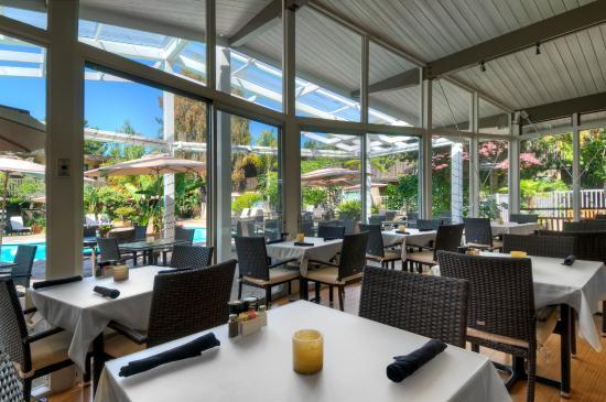 Dinah's Poolside Restaurant